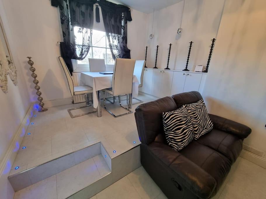 Beautiful Apartment In The Heart Of Rochester Rochester  Exteriér fotografie